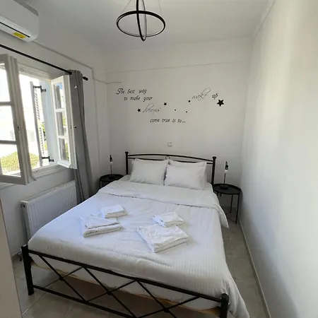 Blue House * Naousa (Paros)