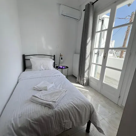 Blue House Naousa (Paros)